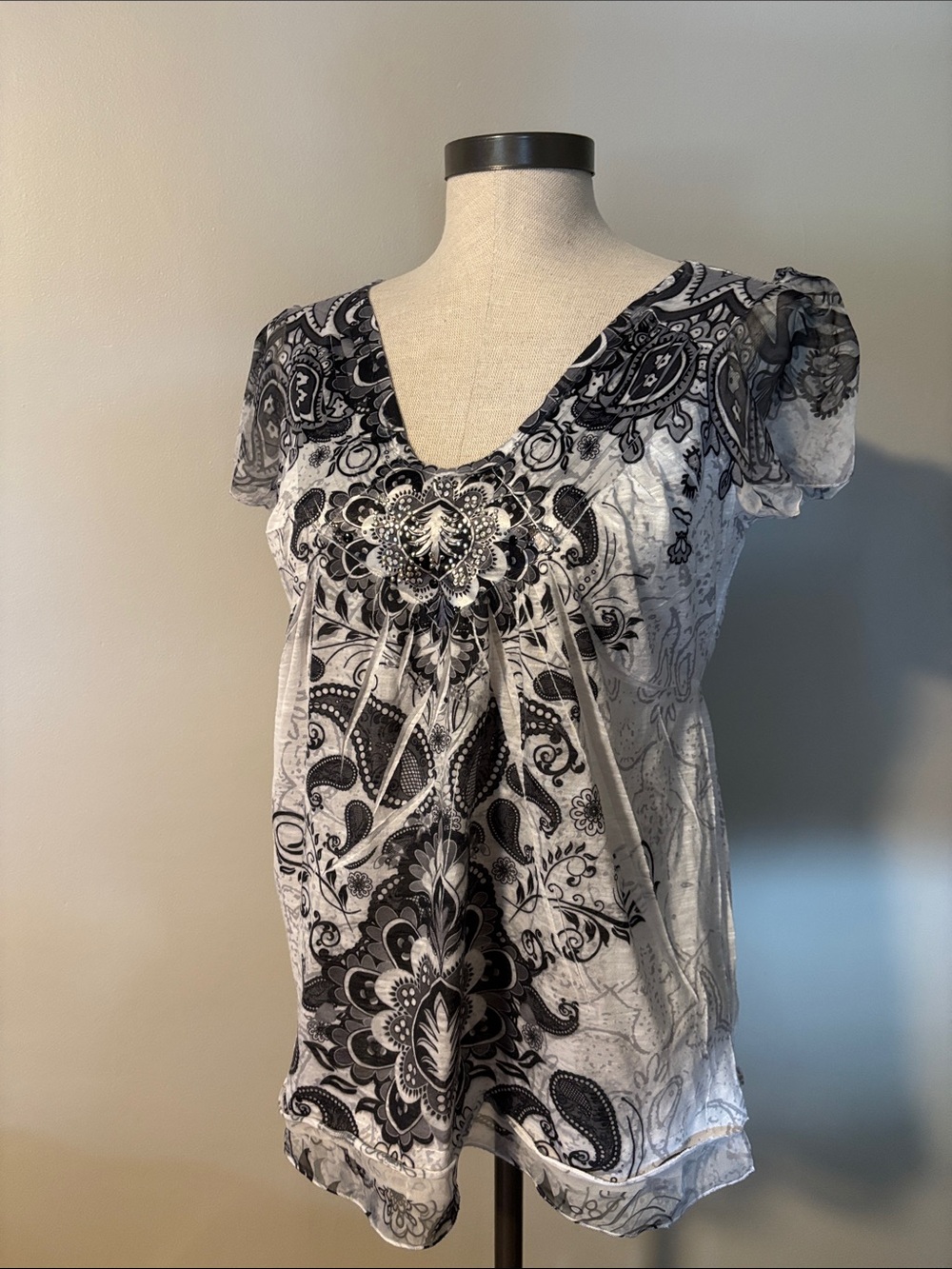 Unity World Wear Black and White Paisley V-Neck Blouse